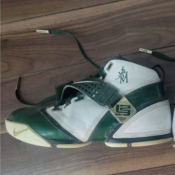 Lebron James St Vincent St Mary Basketball Shoes RARE - Picture 3 of 6